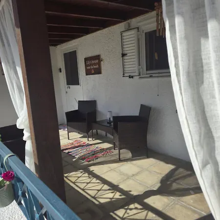 Lily's House Near The * لامبي