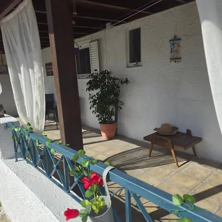 بيت للعطل Lily's House Near The لامبي