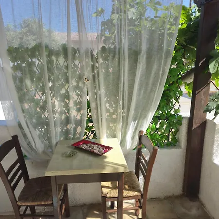 Lily's House Near The * لامبي