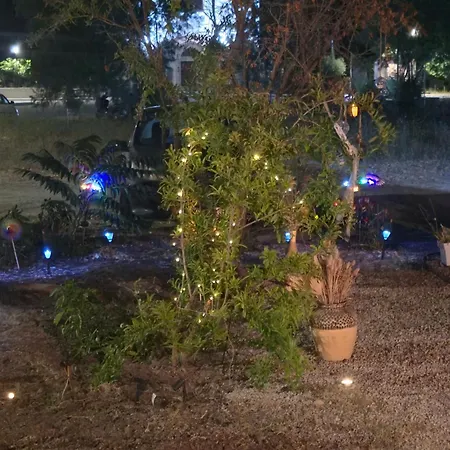 Lily's House Near The Σπίτι διακοπών Λάμπη