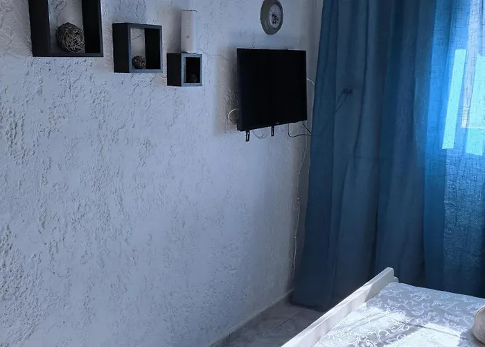 بيت للعطل Lily's House Near The