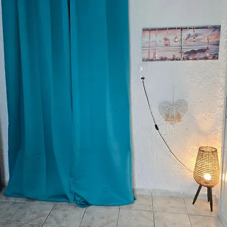 Nyaraló Lily's House Near The