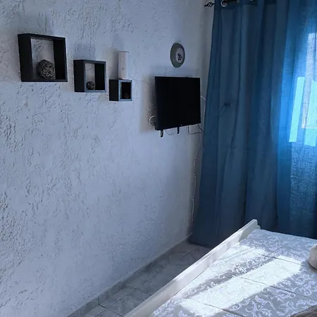 Nyaraló Lily's House Near The